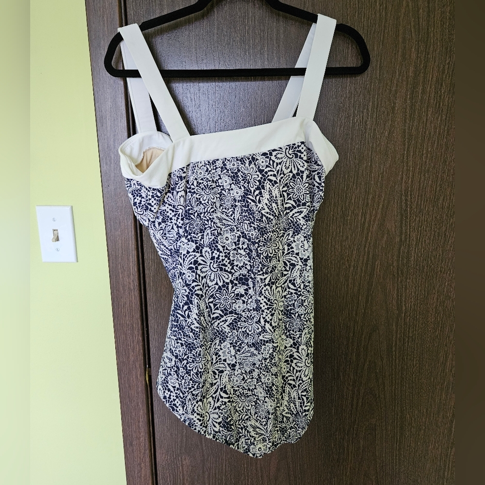 NWT Miraclesuit Plus Size Floral One Piece Bathing Suit Size 16 - Picture 3 of 6